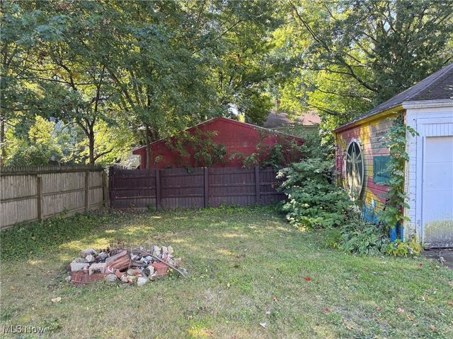 1066 Emma Avenue, Akron, OH 44302