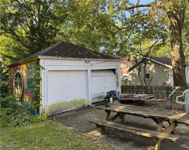 1066 Emma Avenue, Akron, OH 44302