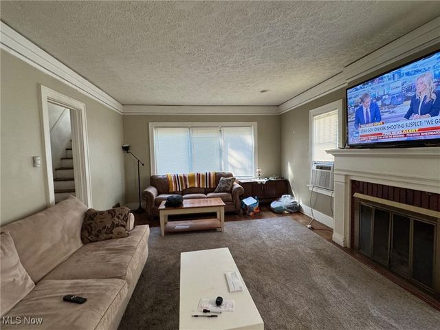 1066 Emma Avenue, Akron, OH 44302