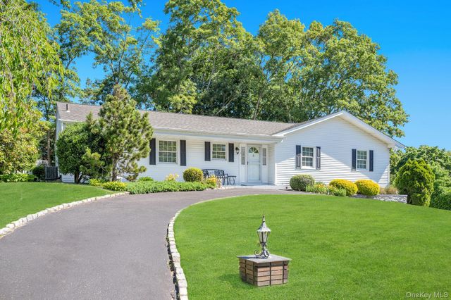 3 Laura Court, Nesconset, NY 11767