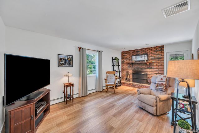 3 Laura Court, Nesconset, NY 11767