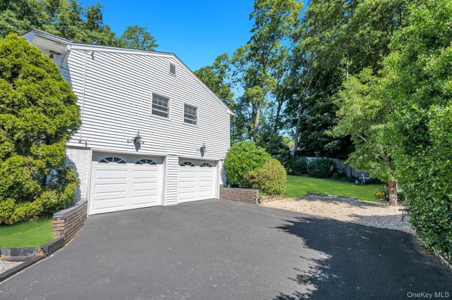 3 Laura Court, Nesconset, NY 11767
