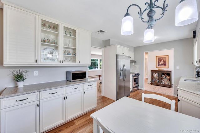 3 Laura Court, Nesconset, NY 11767