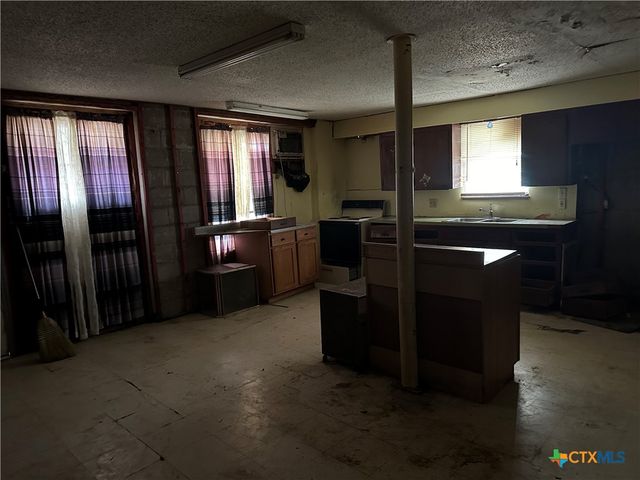 203 S 14th Street, Gatesville, TX 76528