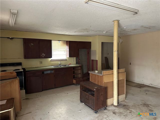 203 S 14th Street, Gatesville, TX 76528