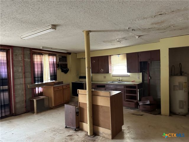 203 S 14th Street, Gatesville, TX 76528