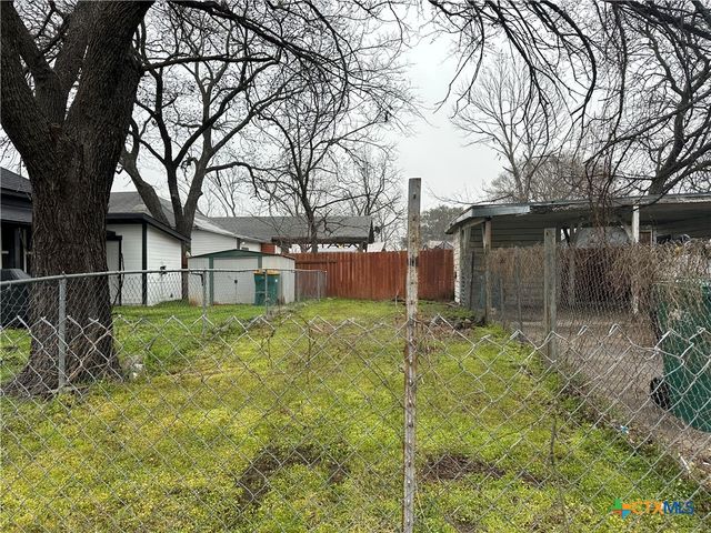 203 S 14th Street, Gatesville, TX 76528