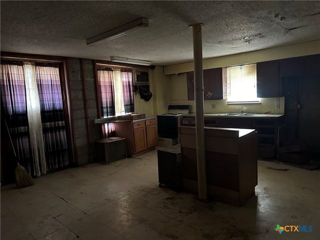 203 S 14th Street, Gatesville, TX 76528