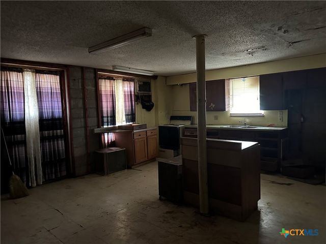 203 S 14th Street, Gatesville, TX 76528