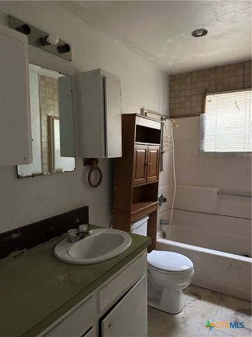 203 S 14th Street, Gatesville, TX 76528