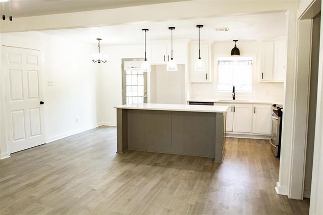 3038 Vines Road, Lake Charles, LA 70611