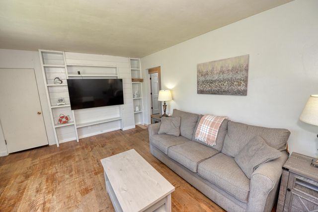 761 W Warren Woods Road, Weesaw Twp, MI 49113
