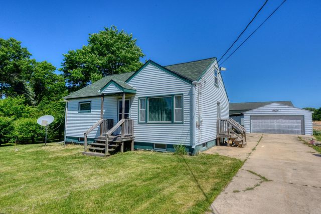 761 W Warren Woods Road, Weesaw Twp, MI 49113