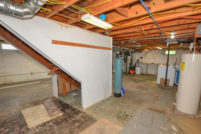 761 W Warren Woods Road, Weesaw Twp, MI 49113