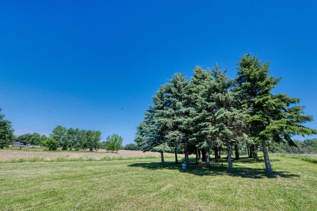 761 W Warren Woods Road, Weesaw Twp, MI 49113