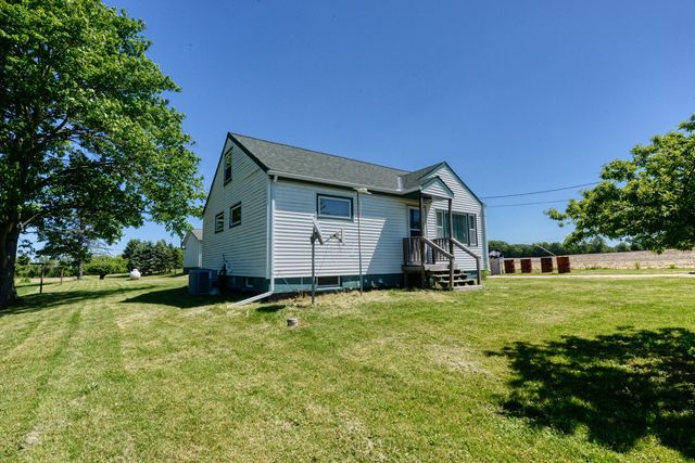 761 W Warren Woods Road, Weesaw Twp, MI 49113
