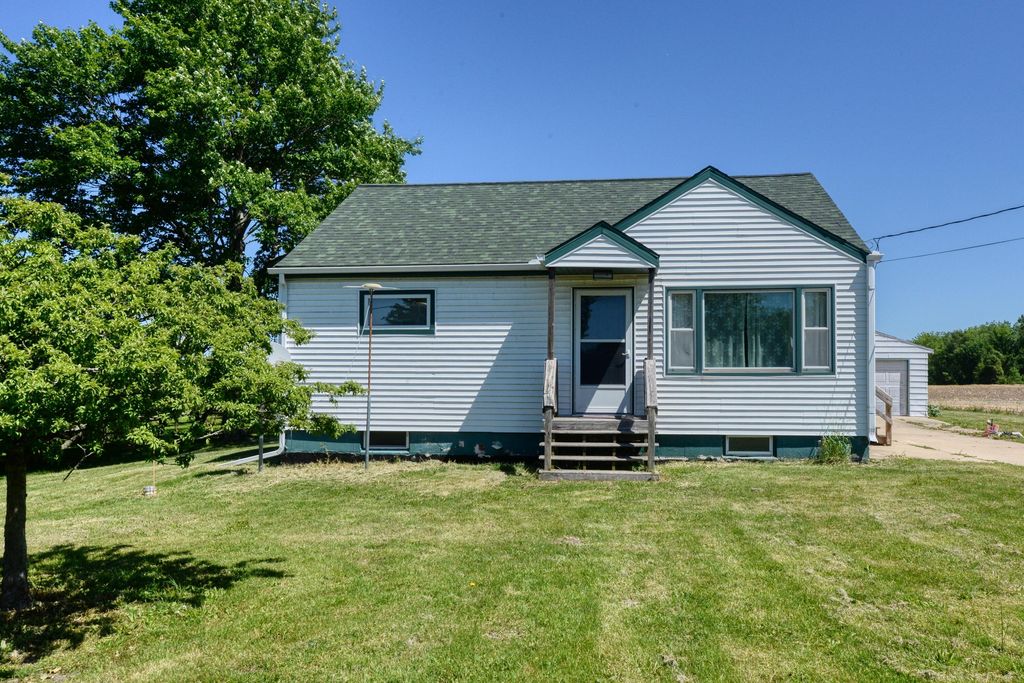 761 W Warren Woods Road, Weesaw Twp, MI 49113