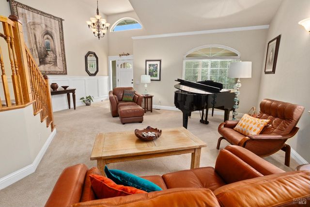 230 Clear Ridge Dr, Healdsburg, CA 95448