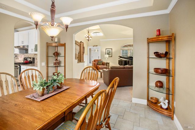 230 Clear Ridge Dr, Healdsburg, CA 95448