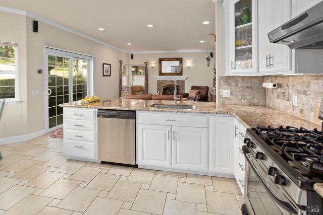 230 Clear Ridge Dr, Healdsburg, CA 95448