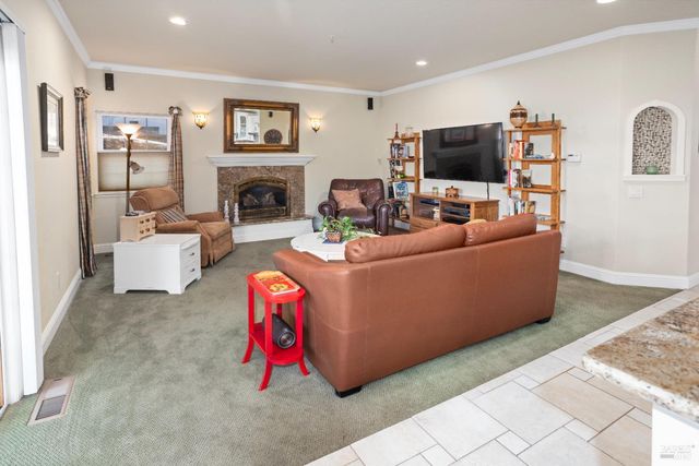 230 Clear Ridge Dr, Healdsburg, CA 95448