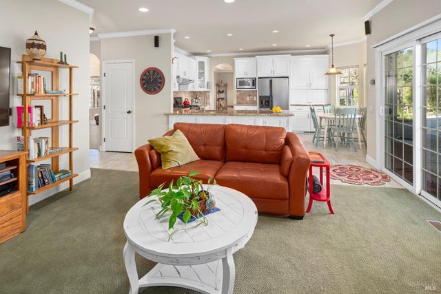 230 Clear Ridge Dr, Healdsburg, CA 95448