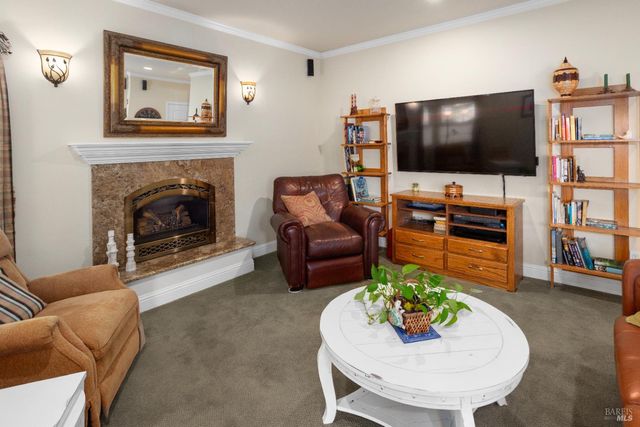 230 Clear Ridge Dr, Healdsburg, CA 95448