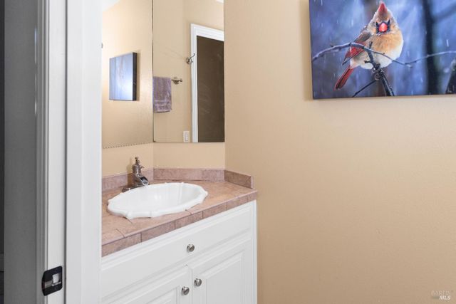 230 Clear Ridge Dr, Healdsburg, CA 95448