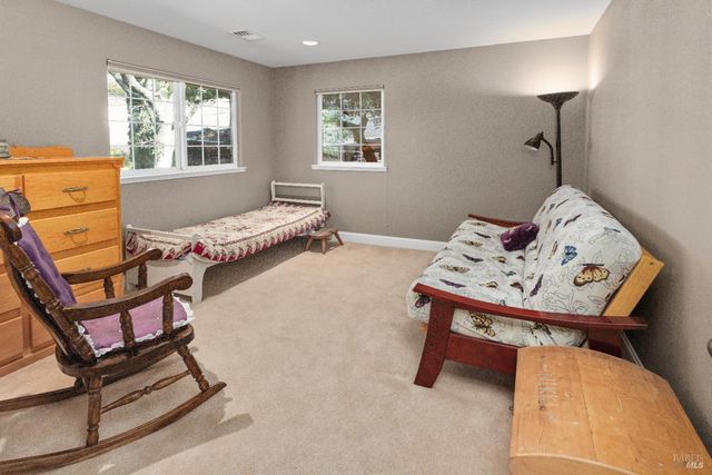 230 Clear Ridge Dr, Healdsburg, CA 95448