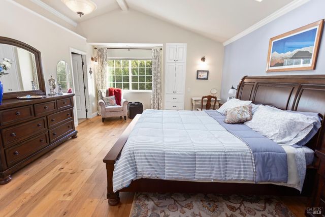 230 Clear Ridge Dr, Healdsburg, CA 95448