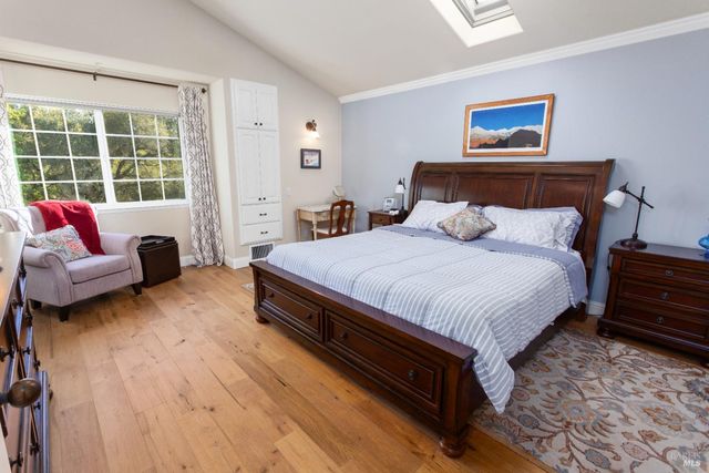 230 Clear Ridge Dr, Healdsburg, CA 95448