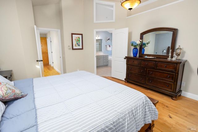 230 Clear Ridge Dr, Healdsburg, CA 95448