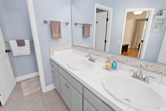 230 Clear Ridge Dr, Healdsburg, CA 95448