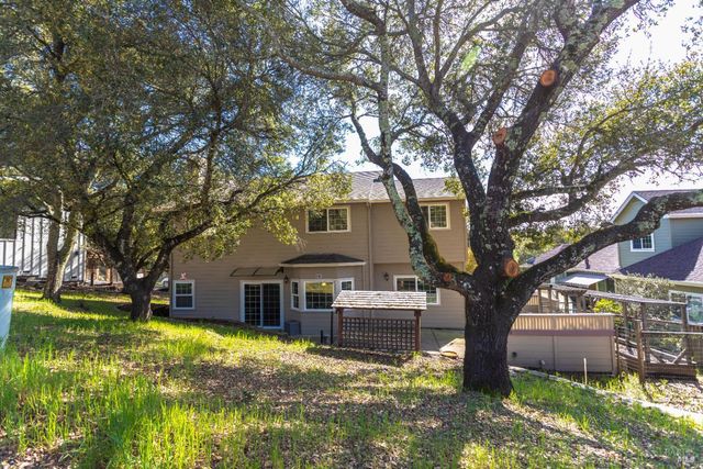 230 Clear Ridge Dr, Healdsburg, CA 95448