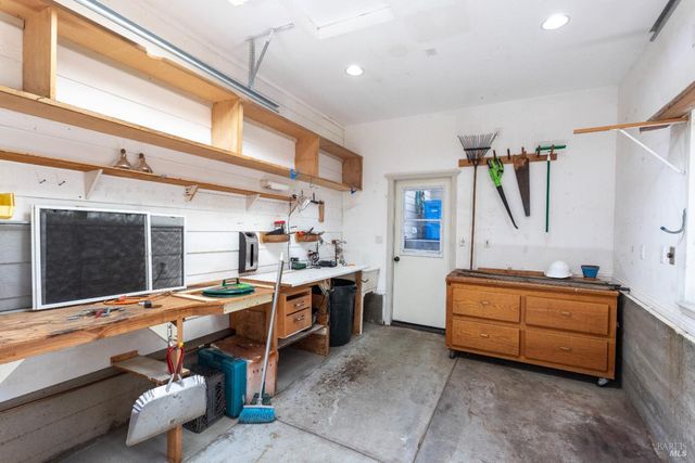 230 Clear Ridge Dr, Healdsburg, CA 95448