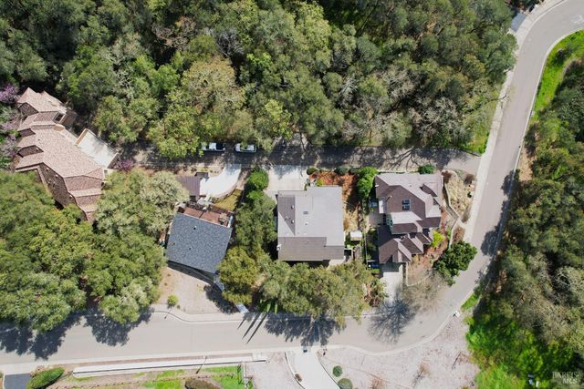 230 Clear Ridge Dr, Healdsburg, CA 95448
