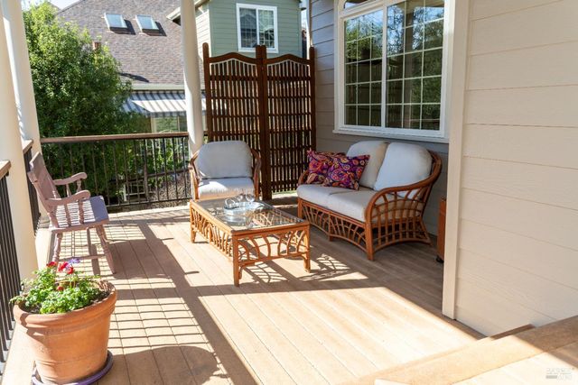 230 Clear Ridge Dr, Healdsburg, CA 95448