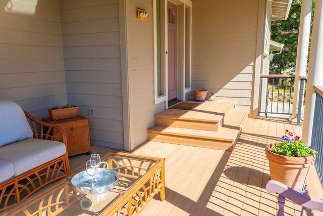 230 Clear Ridge Dr, Healdsburg, CA 95448