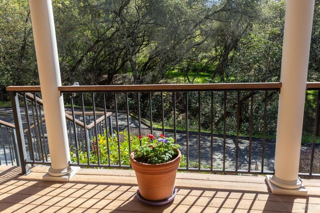 230 Clear Ridge Dr, Healdsburg, CA 95448