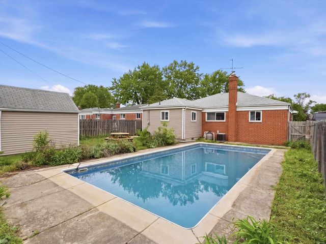 21500 Share Street, St Clair Shores, MI 48082