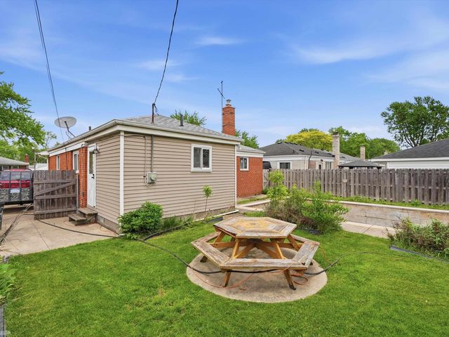 21500 Share Street, St Clair Shores, MI 48082