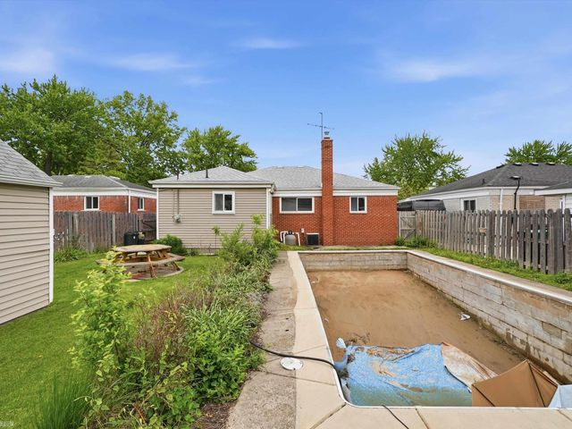 21500 Share Street, St Clair Shores, MI 48082