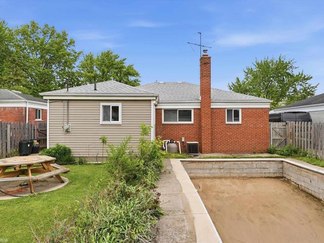 21500 Share Street, St Clair Shores, MI 48082