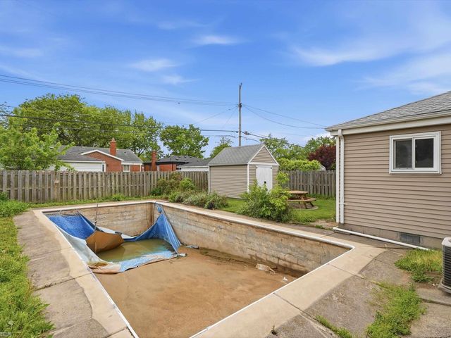 21500 Share Street, St Clair Shores, MI 48082