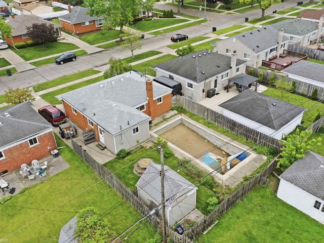21500 Share Street, St Clair Shores, MI 48082