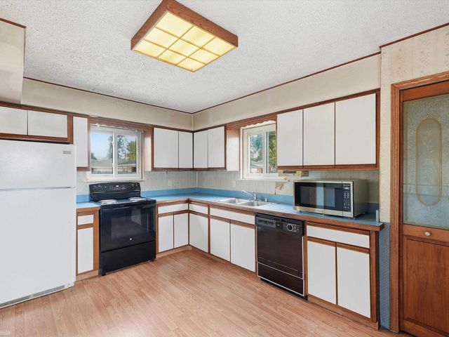 21500 Share Street, St Clair Shores, MI 48082