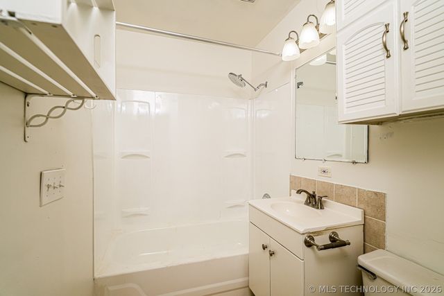 44 S 200th East Avenue, Tulsa, OK 74108