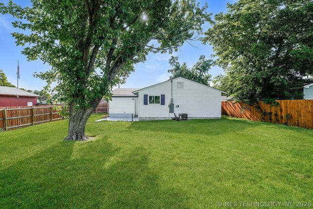 44 S 200th East Avenue, Tulsa, OK 74108