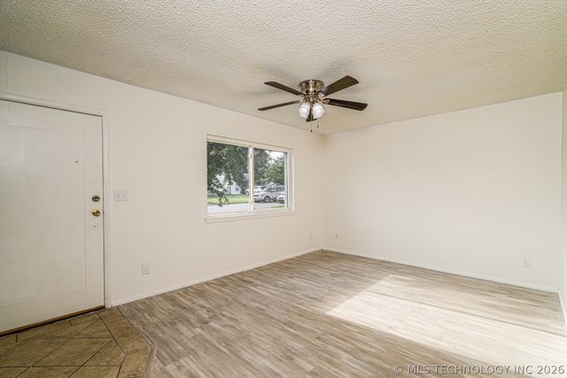 44 S 200th East Avenue, Tulsa, OK 74108