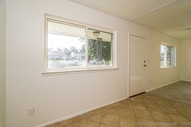 44 S 200th East Avenue, Tulsa, OK 74108